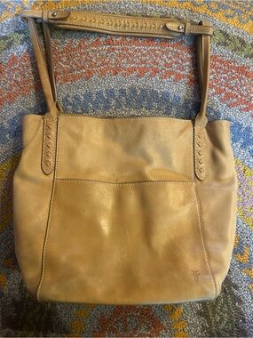 Frye Leather Shoulder Tote Bag in Tan